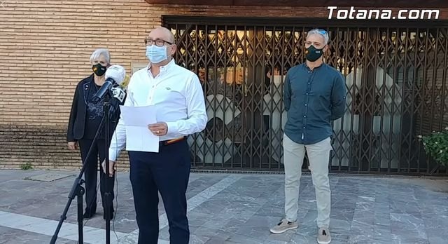 VOX Totana ofreció una rueda de prensa para denunciar el intento de 'expolio' de la Bastida