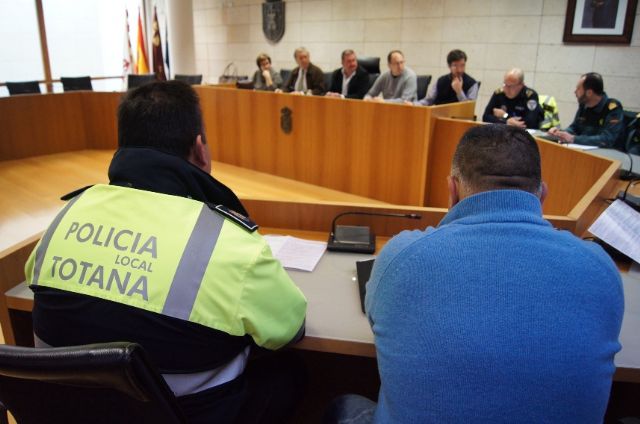 La Junta Local de Seguridad Ciudadana aborda el dispositivo de seguridad y emergencias para la Semana Santa 2016