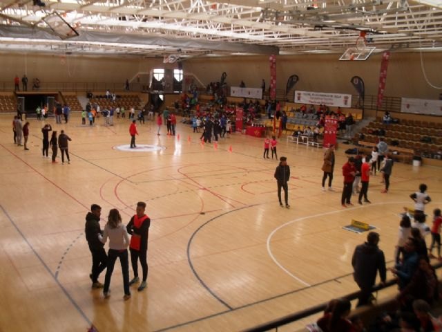 Los colegios Reina Sofía y La Cruz participaron en la Final Regional de Jugando al Atletismo de Deporte Escolar, celebrada en Yecla