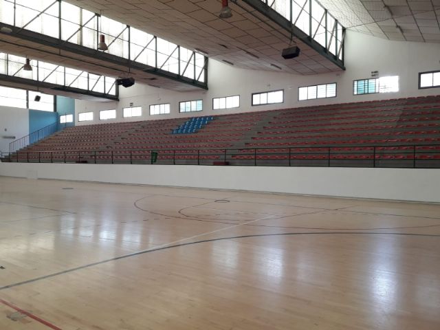 Repintan la totalidad de las instalaciones del Pabellón de Deportes 'Manolo Ibáñez'