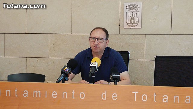 El concejal de Festejos Agustín Gonzalo Martínez Hernández en rueda de prensa 