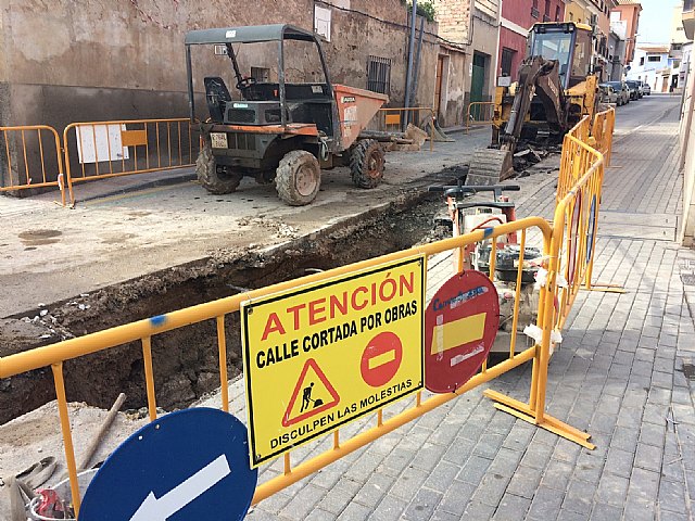 Comienzan las obras de renovación de la red de abastecimiento y saneamiento en un tramo importante de la Cañada Zamora, en su intersección con la calle Santiago