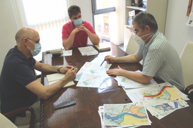 El concejal de Urbanismo efectúa un seguimiento a la elaboración de los estudios de inundabilidad del Plan General de Ordenación Urbana