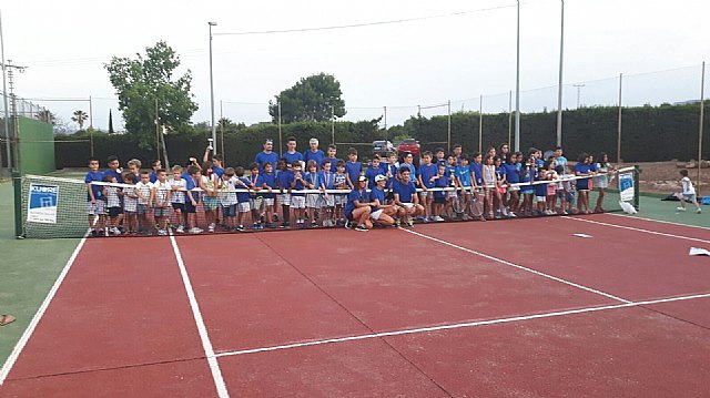 Finalizan las clases en la escuela de tenis Kuore del curso 2015-2016
