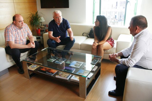 El alcalde y la concejal de Deportes se reúnen con miembros de la Junta Directiva del Olímpico de Totana