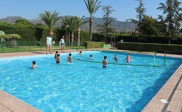 Las piscinas públicas del Polideportivo Municipal '6 de Diciembre' y el Complejo Deportivo 'Valle del Guadalentín' mantienen el servicio hasta el 1 de septiembre