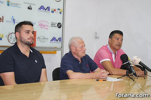 Presentan al nuevo entrenador de Tercera División del Club de Fútbol Sala Capuchinos, Joaquín Medina Fernández