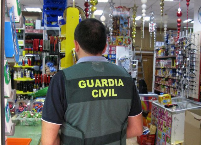 La Guardia Civil detiene a un escurridizo delincuente por el atraco a un comercio de alimentación en Totana