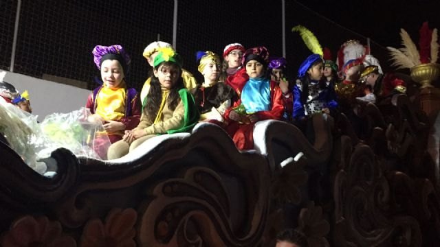 La Cabalgata de Reyes Magos llena de luz, color, música, magia y mucha ilusión y animación las calles