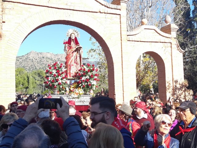 Cerca de 10.000 personas participan en la jornada de romería de Santa Eulalia de Mérida, Patrona de Totana, que regresa a su santuario en Sierra Espuña