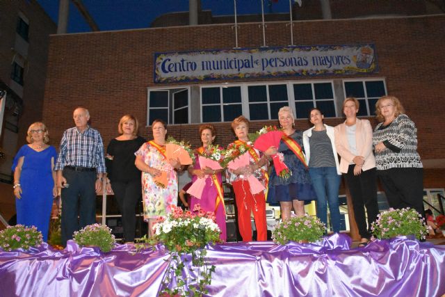 Juana Cánovas, nueva reina del Centro Municipal de Personas Mayores de la plaza Balsa Vieja del año 2019
