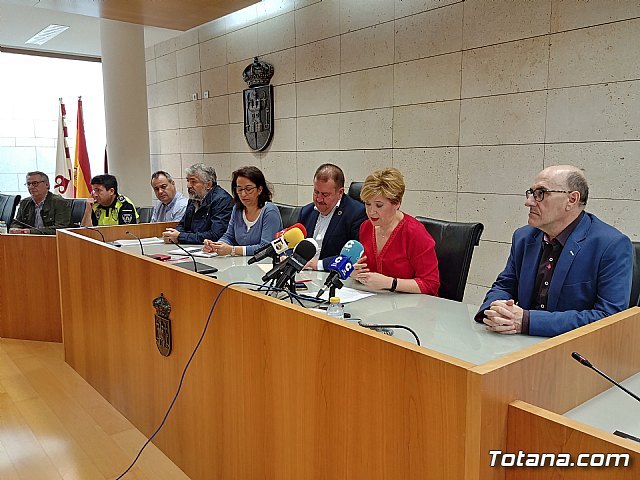 Gobierno municipal y organizaciones sindicales suscriben el acuerdo de condiciones de trabajo de los empleados públicos del Ayuntamiento de Totana para el período 2019/22