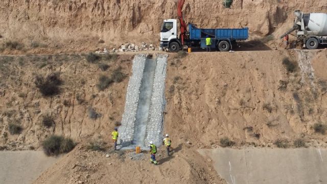 La CHS finaliza las obras de emergencia contra avenidas en la presa de El Paretón, que permite derivar las aguas del río Guadalentín hacia la rambla de Las Moreras