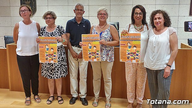 La Biblioteca Municipal 'Mateo García' promueve un proyecto pionero de voluntariado de lectura compartida para menores con retraso lector