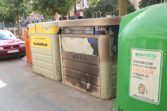 Identifican al autor del incendio de un contenedor de reciclaje de papel en la avenida Rambla de La Santa