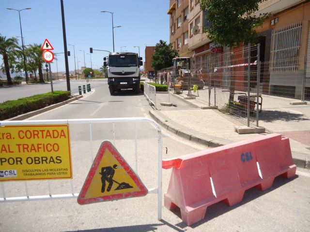 Comienzan las obras para la instalación de un tramo de la red de alcantarillado entre la avenida Juan Carlos I y la calle Ramón y Cajal