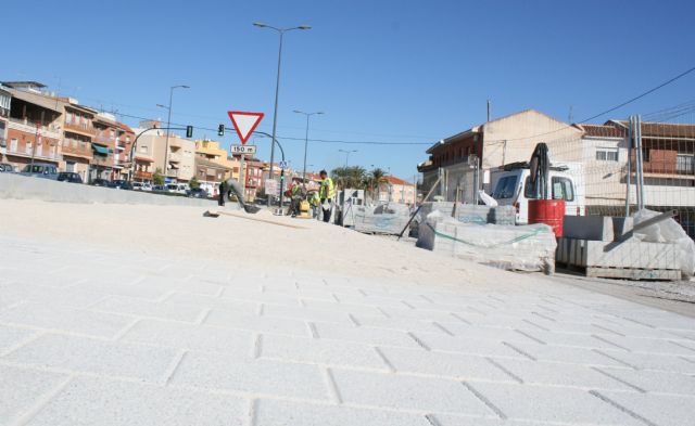La Concejalía de Infraestructuras pretende cumplimentar las obras de pavimentación de aceras y parterres de la avenida Juan Carlos I en el marco del programa 'Consejos Comarcales'