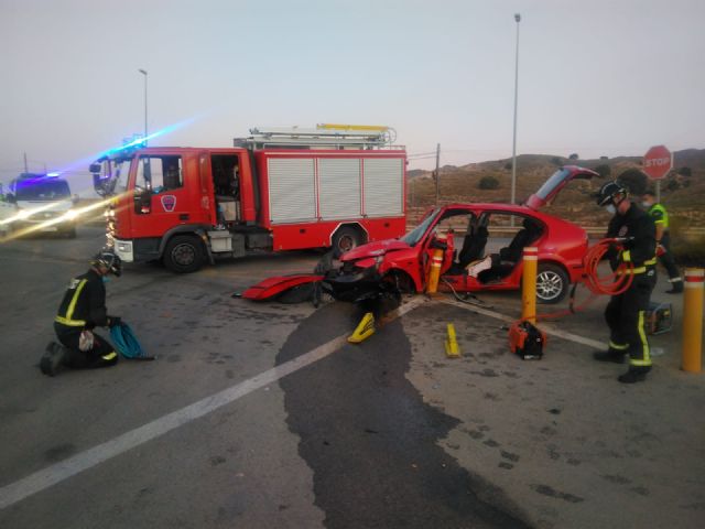 Herido un hombre en un accidente de tráfico, al volcar su vehículo en la carretera de Totana-Lorca