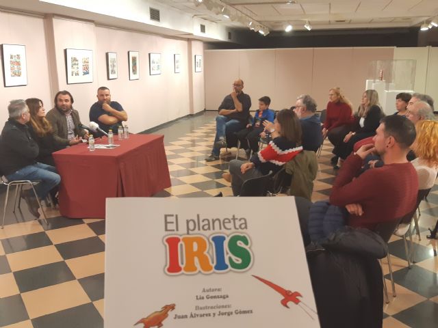 Se presenta el cuento 'El Planeta Iris' de la escritora Lía Gonzaga sobre la diferencia y la integración