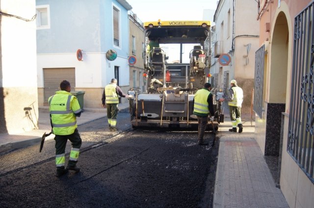 Adjudicadas las obras para la restitución del pavimento en el casco urbano y el polígono industrial El Saladar