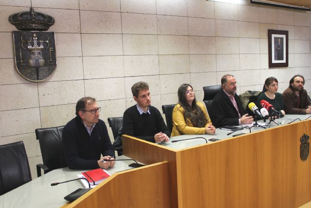 El alcalde subraya el lastre que supone sobre la ya maltrecha situación económica municipal la resolución de cinco nuevas sentencias judiciales