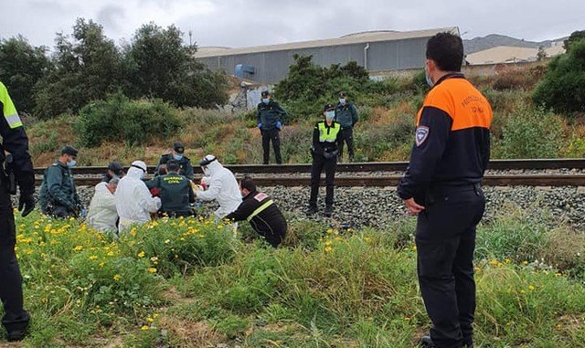 ATENCIÓN URGENTE: Encuentran junto a las vías del tren a su paso por el barrio Olímpico-Las Peras al hombre desaparecido desde anoche en Totana, en aparente buen estado de salud