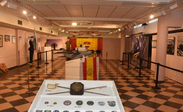 Más de 600 personas visitan la exposición organizada con motivo del 25 aniversario del Escuadrón de Vigilancia Aérea número 13, en la sala municipal 'Gregorio Cebrián'