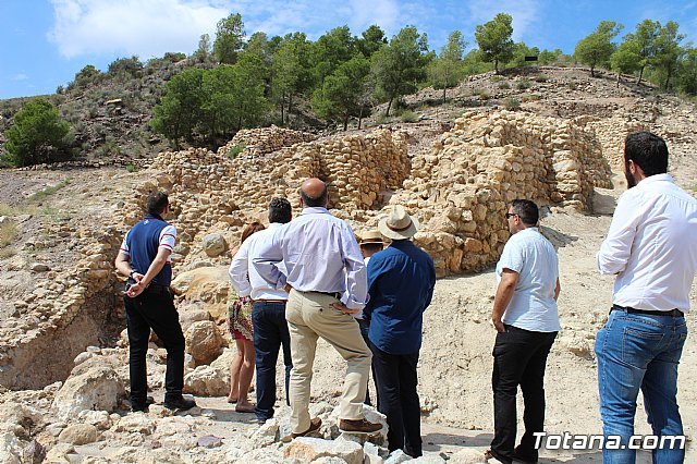 Ciudadanos reitera su apoyo a la preservación y puesta en valor de nuestro patrimonio durante su visita al yacimiento argárico de La Bastida en Totana