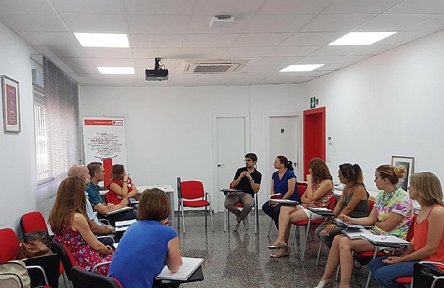 Cruz Roja Española y técnicos municipales de Servicios Sociales se reúnen para evaluar las necesidades de la población