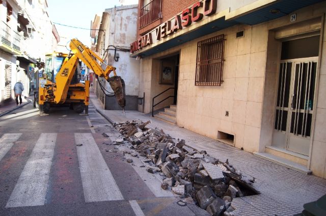 Comienzan las obras para eliminar uno de los principales puntos negros de tráfico en la avenida Santa Eulalia y normalizar el aparcamiento en la calle Mecas
