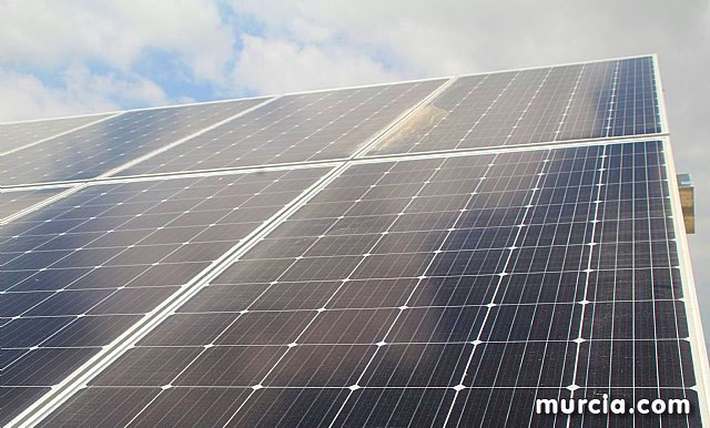 Una fotovoltaica y el Ayuntamiento de Totana firman un acuerdo de colaboración