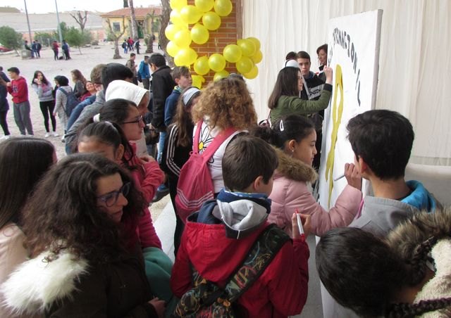 El IES Prado Mayor conmemora el Día Internacional del Cáncer Infantil