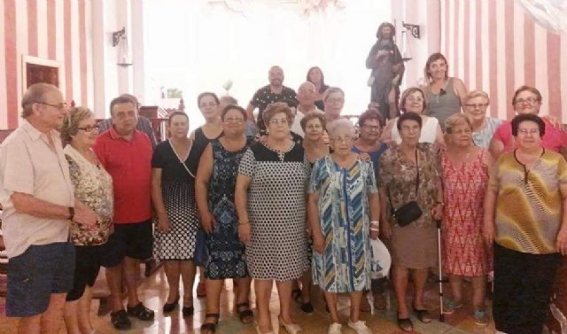 Vecinos y amigos del barrio de San Roque se junta en convivencia para celebrar el día de su patrón