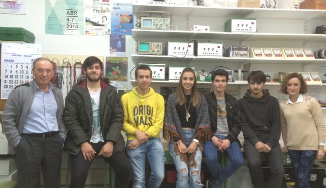 Alumnos de Bachillerato Internacional del IES Juan de la Cierva obtienen importantes éxitos en la olimpiada regional de Física y en la de Química