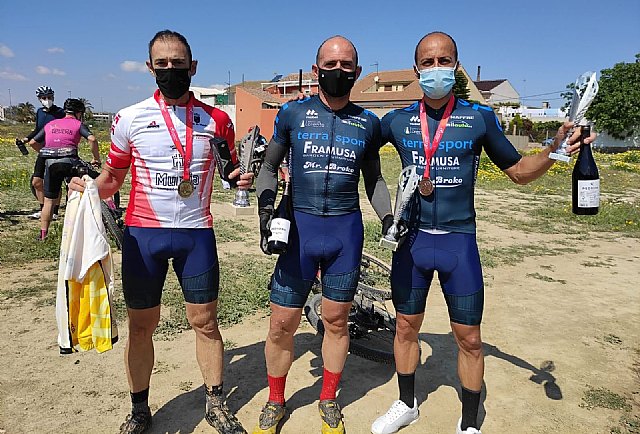 Corredores de Terra Sport Cycling Team copan los tres escalones de pódium en el Campeonato Regional de Bike Maratón XCM