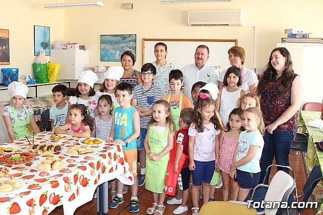 Unos 60 niños y niñas participan este mes en el Taller de Cocina Creativa y Divertida