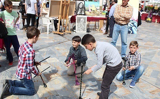 La 'Plaza Solidaria' se celebra este domingo 24 de marzo en la plaza de la Balsa Vieja con el Mercadillo Solidario, animación y juegos populares