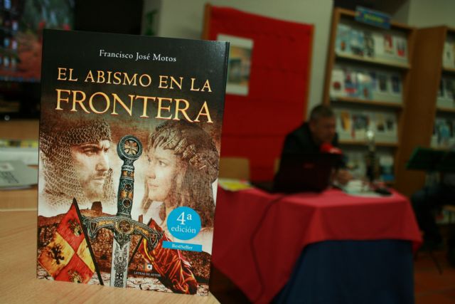 El escritor loquino Francisco José Motos presenta su nueva novela histórica 'El abismo en la frontera' en Totana