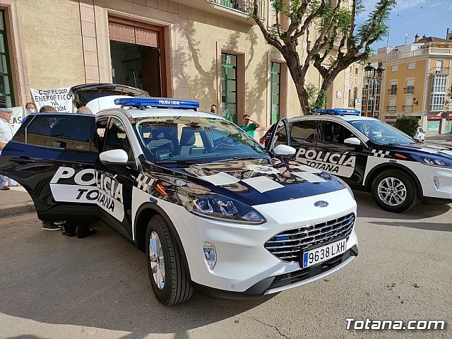 Dos nuevos vehículos, equipados con la última tecnología y dotados con moderno material de servicios de seguridad, mejoran la flota de la Policía Local