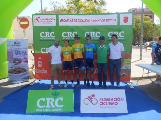Triunfo del totanero Jose Ángel Camacho (maillot azul ) en la segunda etapa de la Copa Murcia Cadetes