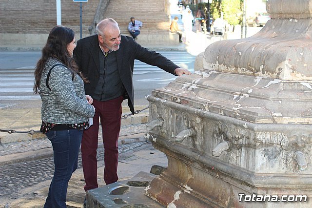 Las obras de restauración de la fuente 'Juan de Uzeta' contemplan una actuación integral en el monumento y en su entorno arquitectónico