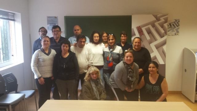El Colectivo El Candil inicia en Totana un curso de formación de Informática Básica