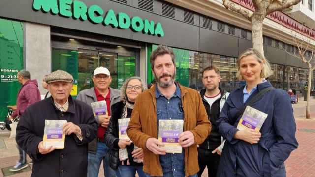 Los piquetes de Podemos apoyan las movilizaciones del campo a las puertas de los grandes supermercados