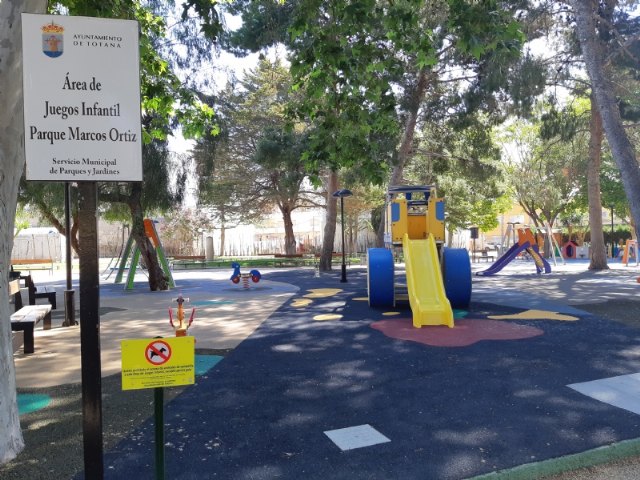 Se repara la zona de juegos infantiles del parque municipal “Marcos Ortiz”
