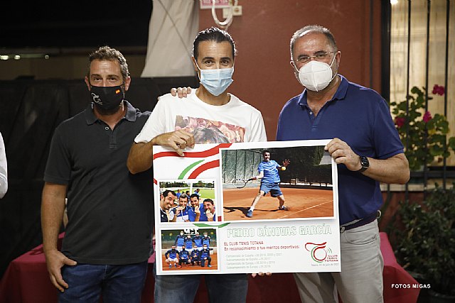 Homenaje a Pedro Cánovas y cena clausura temporadas 2019-20 y 2020-21 de los torneos sociales de tenis y pádel del Club de Tenis Totana