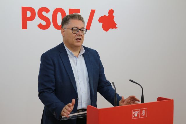 El PSOE denuncia que la desastrosa gestión de López Miras en el inicio de curso ha provocado que miles de alumnos estén sin profesor, al menos, hasta octubre