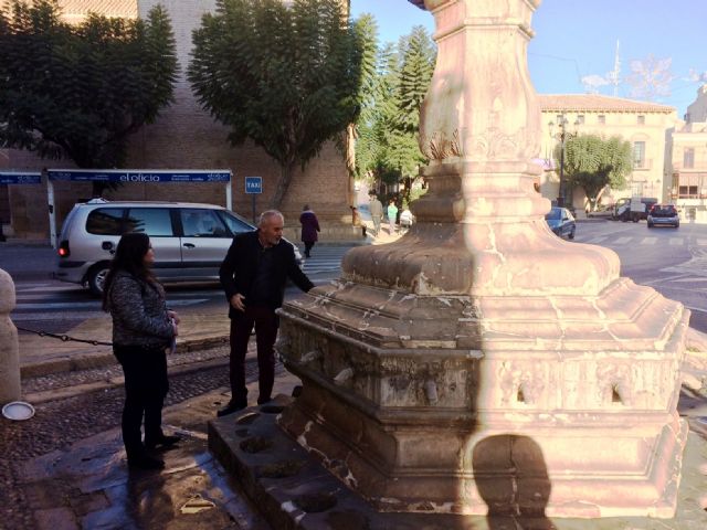Las obras de restauración de la fuente Juan de Uzeta contemplan una actuación integral en el monumento y en su entorno arquitectónico