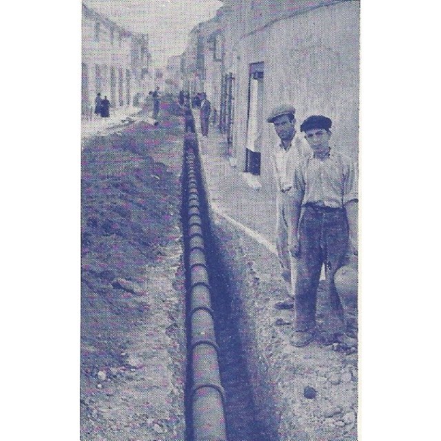 Trabajos destinados a realizar las infraestructuras precisas para proveer de agua del Taibilla a la ciudad de Totana. Imágenes publicadas en la revista Fiestas de Santa Eulalia de 1952.