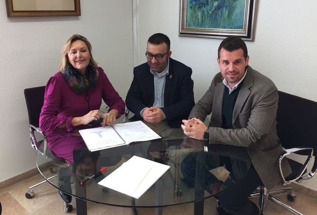 Representantes de la Plataforma vecinal “Plaza del Pueblo” mantienen una reunión con el Gobierno de la Región de Murcia