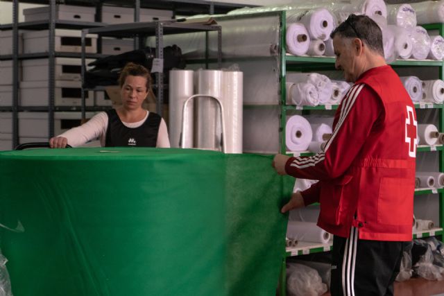 Mobel Sport colabora con Cruz Roja Totana fabricando material sanitario de protección